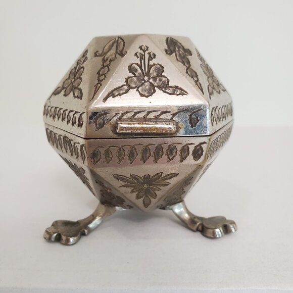 Heavy Metal Dome Trinket Jewelry Snuff Box Silver Tone Claw Foot Hinged Lid VTG - Picture 1 of 16